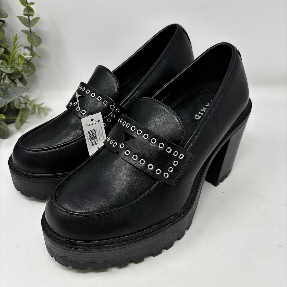 NWT Torrid Platform Grommet Loafers Black Chunky Lug Heel Women's 9 Y2K
